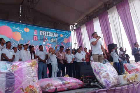 Marcos Vilchs de la Casa de todos festejo a la Mámas